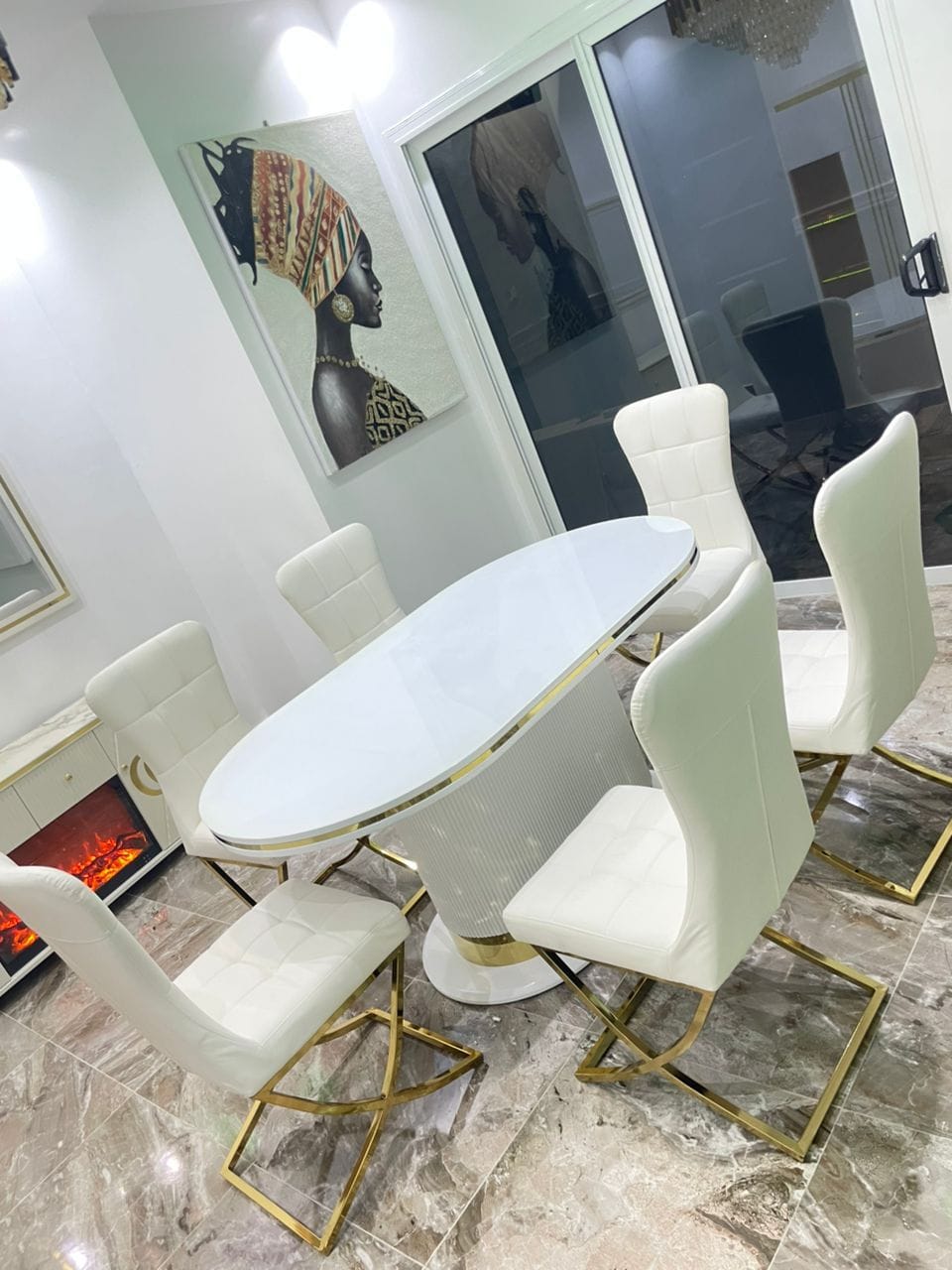 TABLE A MANGER 6PLACES 160X90CM BLANC
C606 (1+6)