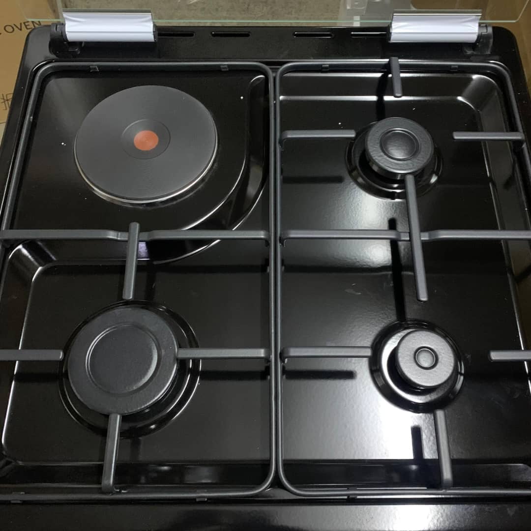 CUISINIERE HAIER 4FEUX 60X60 3FEUX GAZ
1FEUX ELECTRIQUE + FOUR ELECTRIQUE GRIS
NOIR HCR2031EESB