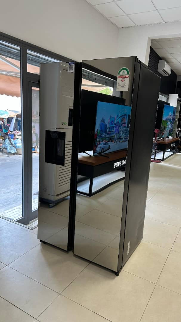 REFRIGERATEUR SAMSUNG SIDE BY SIDE MIROIR
FONTAINE RS64R53112A