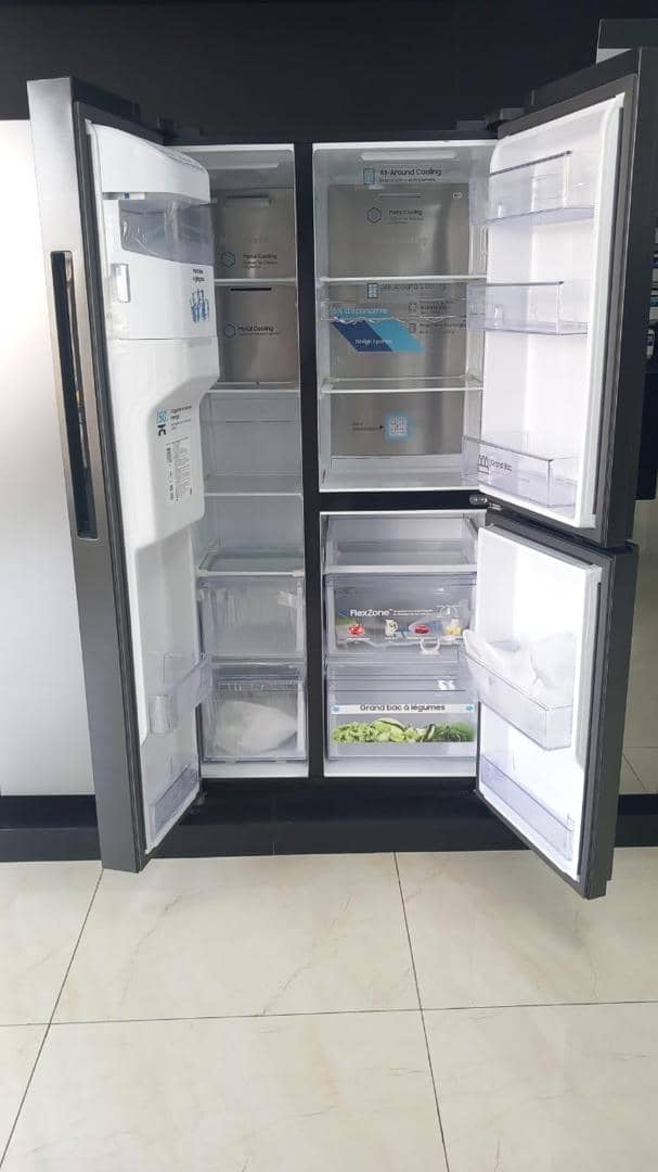 REFRIGERATEUR SAMSUNG SIDE BY SIDE MIROIR
FONTAINE RS64R53112A