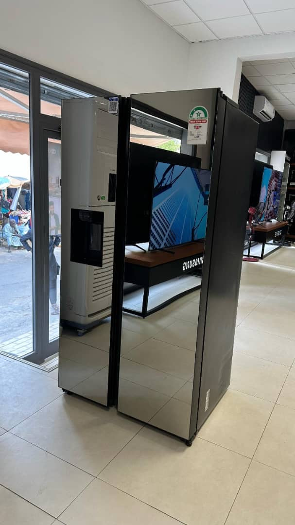 REFRIGERATEUR SAMSUNG SIDE BY SIDE MIROIR
FONTAINE RS64R53112A